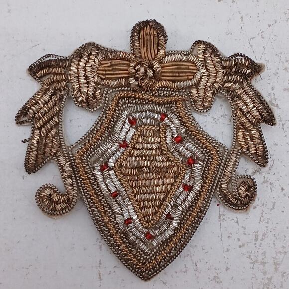 Vintage Gold Bullion Red Floss Metallic Shield Crown Coat of Arms Cres Patch - Picture 2 of 8